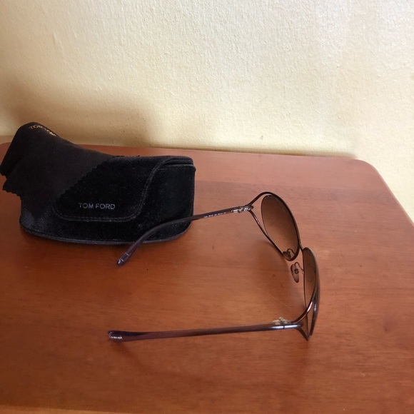 Tom Ford shades with case - Picture 2 of 7